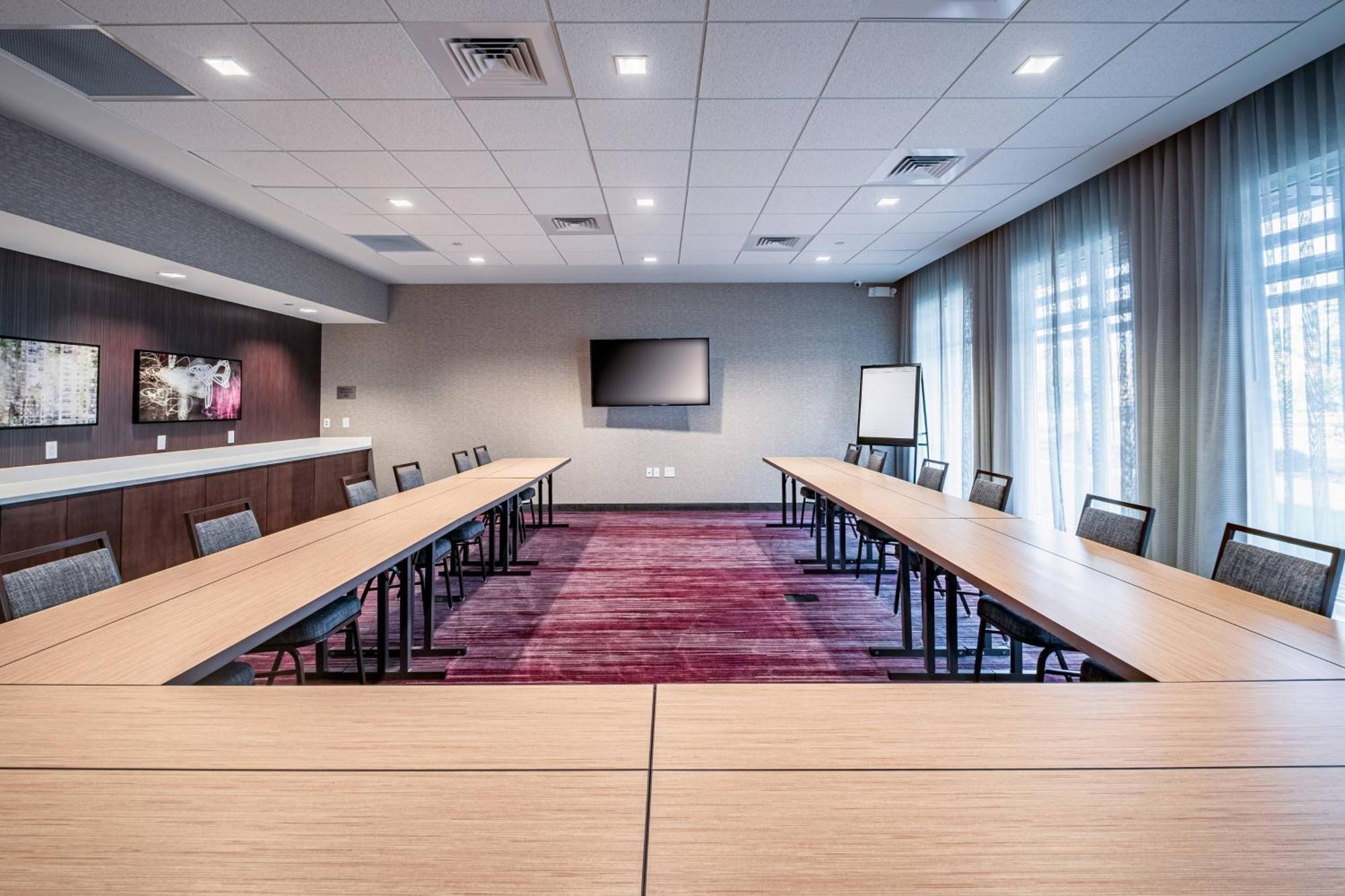 Courtyard By Marriott Toledo West Hotel Buitenkant foto
