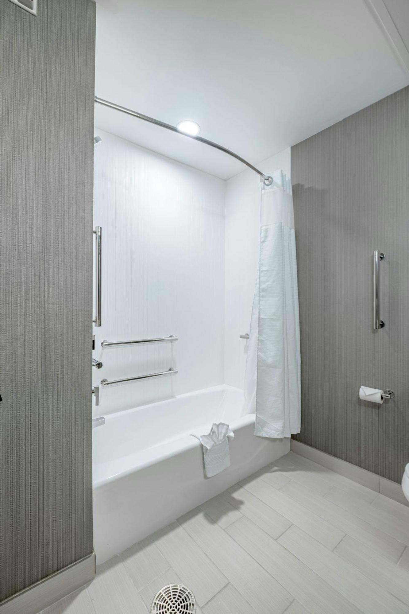Courtyard By Marriott Toledo West Hotel Buitenkant foto