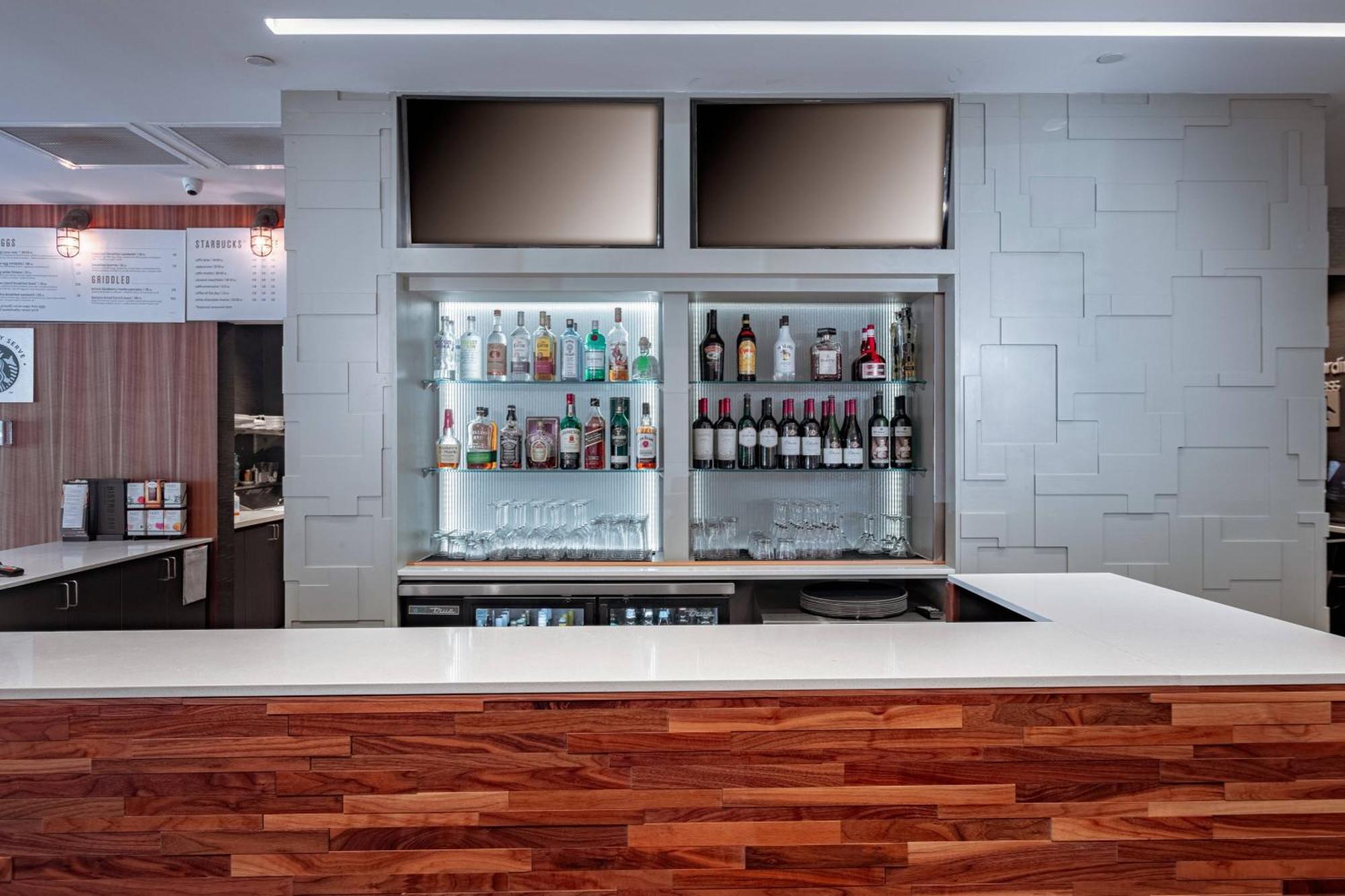 Courtyard By Marriott Toledo West Hotel Buitenkant foto