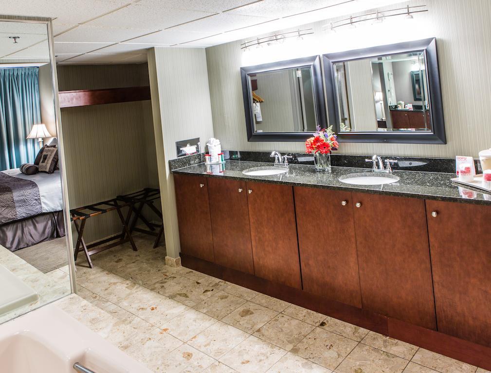 Courtyard By Marriott Toledo West Hotel Buitenkant foto