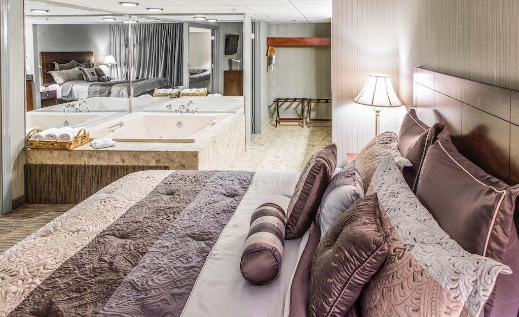 Courtyard By Marriott Toledo West Hotel Buitenkant foto