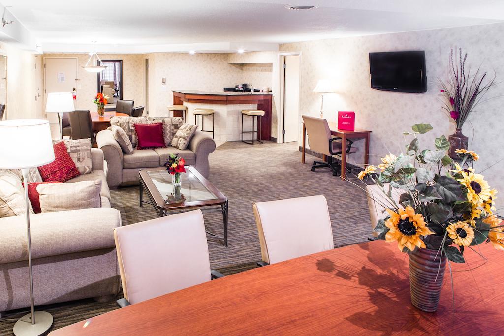 Courtyard By Marriott Toledo West Hotel Buitenkant foto