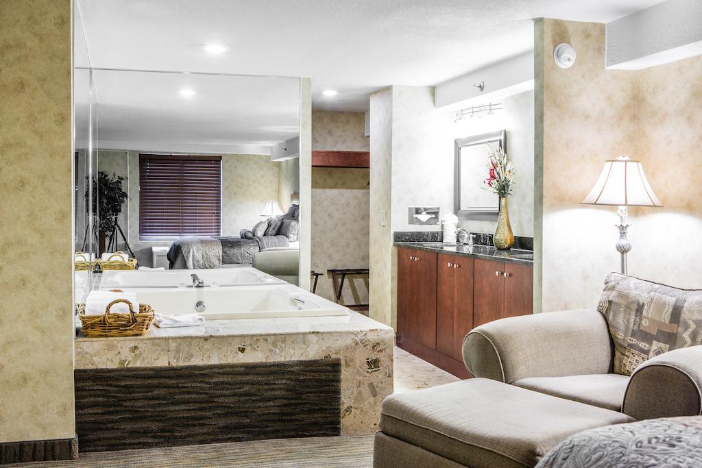 Courtyard By Marriott Toledo West Hotel Buitenkant foto