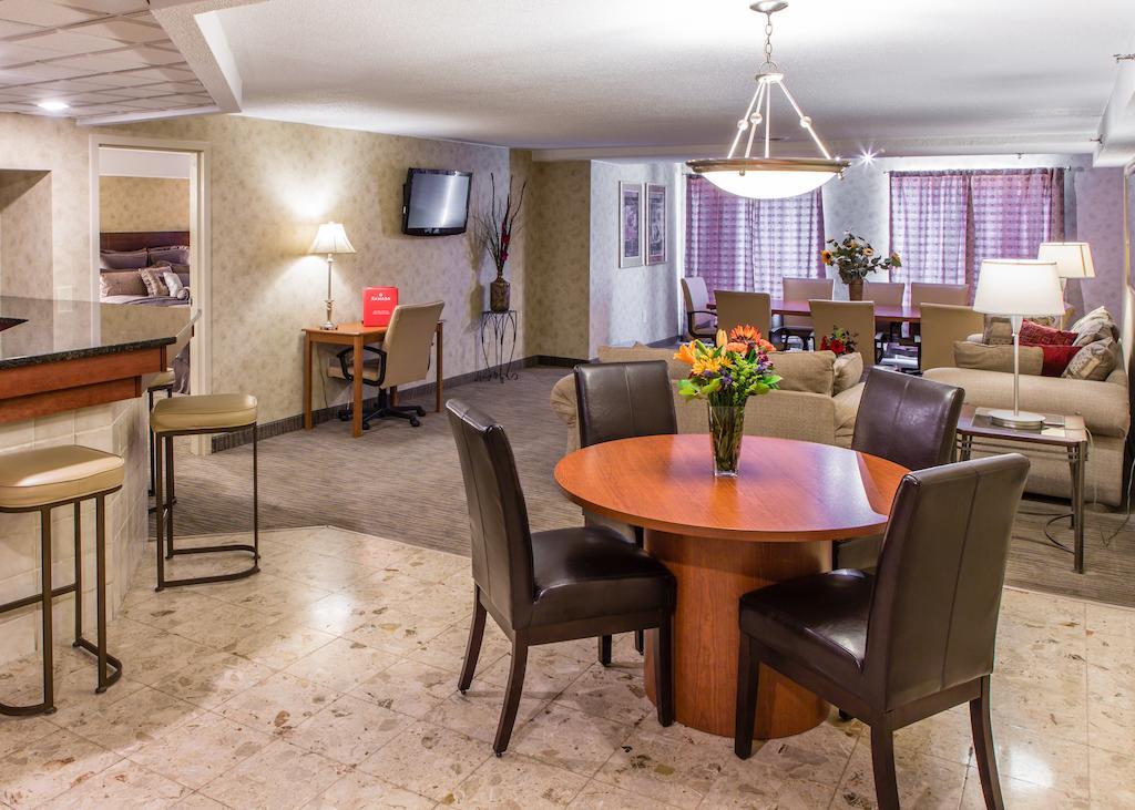 Courtyard By Marriott Toledo West Hotel Buitenkant foto