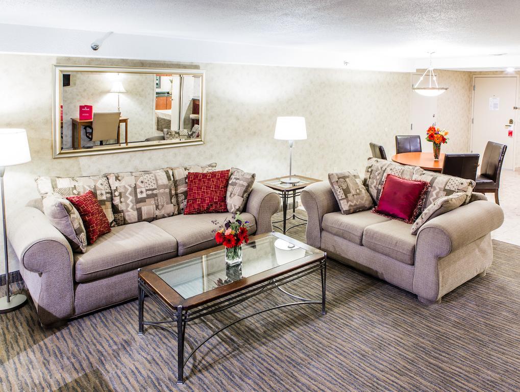 Courtyard By Marriott Toledo West Hotel Buitenkant foto